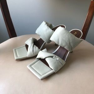 Alohas puffy taupe square toe heels